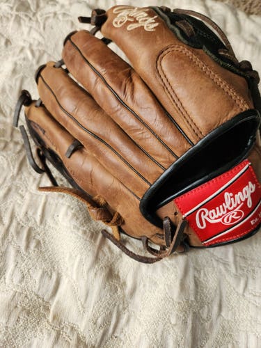 Rawlings Right Hand Throw Premium Series 11.5" baseball glove. Brown/Black