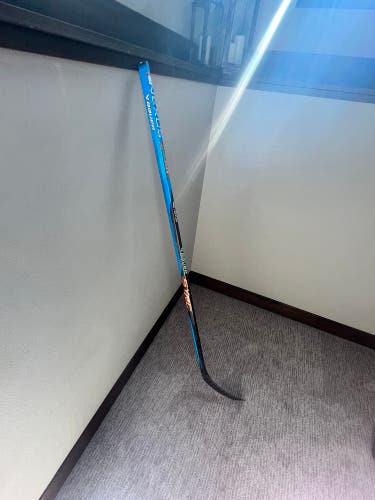 Bauer Nexus Sync Intermediate 55 flex P28 Curve Brand New