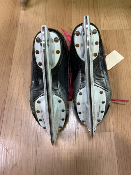 CCM U+ Crazy Light Hockey Skates | Junior 2.5 | Regular