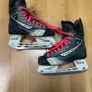 CCM U+ Crazy Light Hockey Skates | Junior 2.5 | Regular