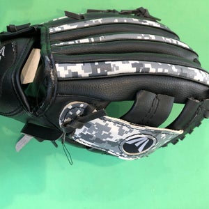 Used Easton Camo Right-Hand Throw Outfield Baseball Glove (9.5")