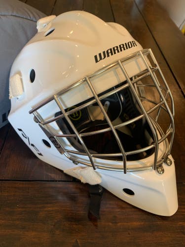 Brand New - Warrior Ritual F1+ Certified Goalie Mask Senior Size: MD/LG Color: White