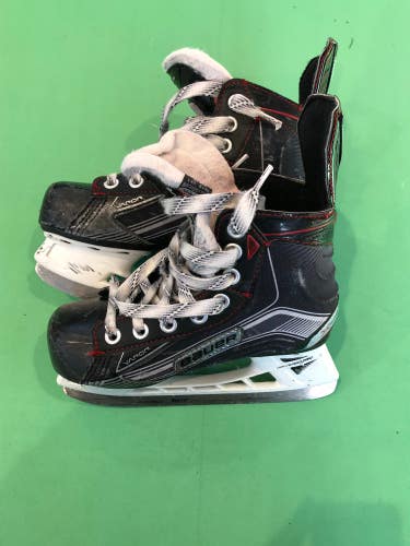 Used Youth Bauer Vapor X500 Hockey Skates (Regular) - Size: 13.5