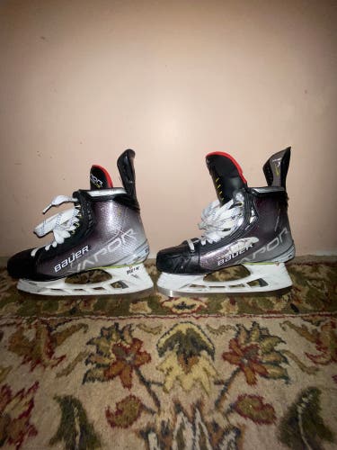 Used Bauer Regular Width Size 9 Vapor Hyperlite Hockey Skates