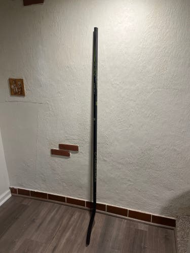 Senior Right Handed Mid Pattern  RibCor 46K Hockey Stick