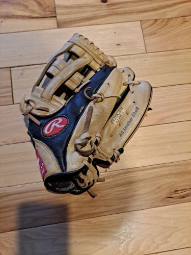 Used Rawlings Right Hand Throw Outfield Prodigy Baseball Glove 12"