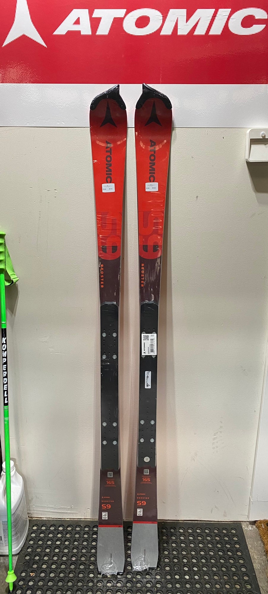 New Men's 2022/23 Atomic Redster 165cm FIS SL skis