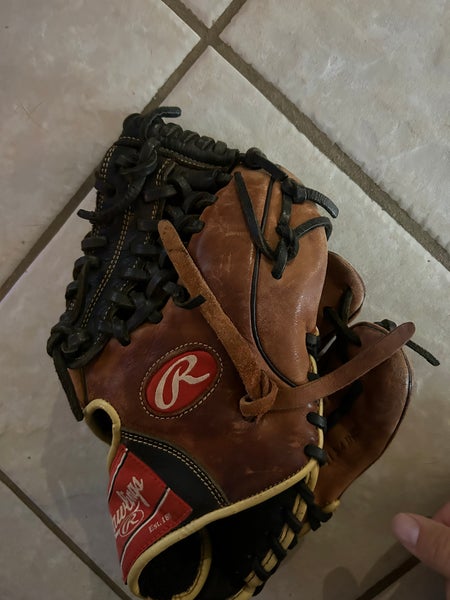 Right Hand Throw 11.75" Gold Glove Baseball Glove