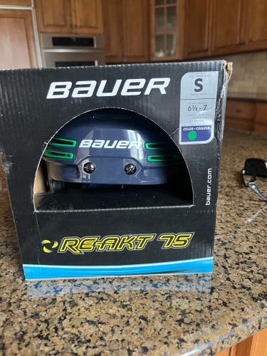 New Small Bauer Re-Akt 75 Helmet
