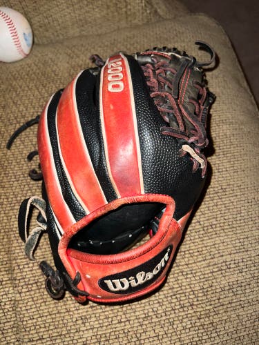 Used Right Hand Throw 11.5" A2000 Baseball Glove