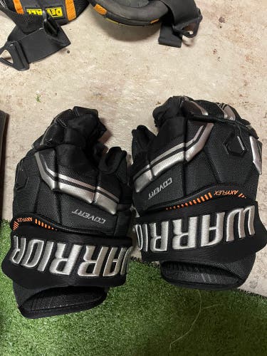 Warrior QRE 10 hockey gloves