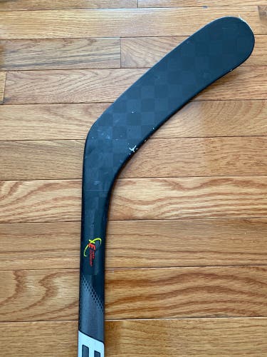 Senior Right Handed P92M Vapor FlyLite Hockey Stick