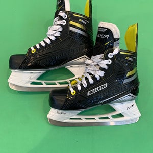 Used Junior Bauer Supreme S35 Hockey Skates (Regular) - Size: 4.0