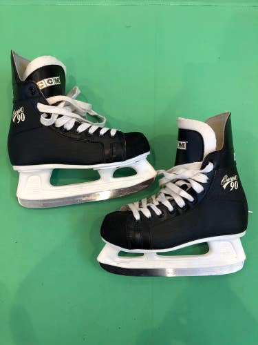 Used Junior CCM Champion 90 Hockey Skates (Regular) - Size: 4.0