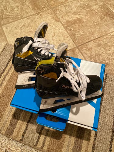Used Bauer Regular Width Size 5 Supreme 3s Hockey Goalie Skates