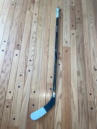 Intermediate Right Handed P92 Supreme 1S Hockey Stick