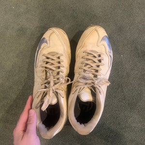 White Used Metal Low Top