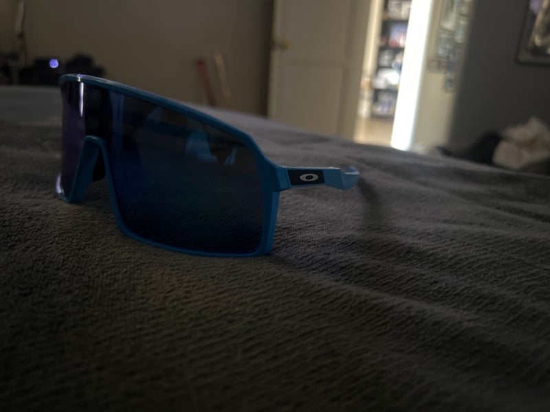 Medium/Large Oakley Sutro Sunglasses | SidelineSwap