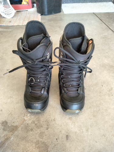 Used Men's Size 8.5 (Women's 9.5) Burton Hail Snowboard Boots