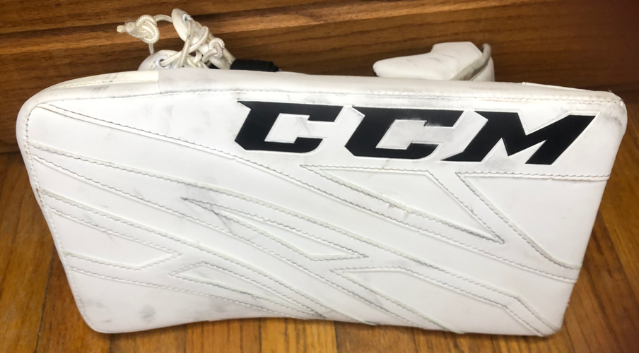Used Full Right Intermediate CCM Extreme Flex E4.5 Goalie Blocker