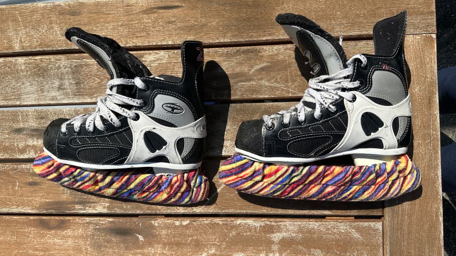 Used CCM Regular Width  Size 4 Tacks 252 Hockey Skates