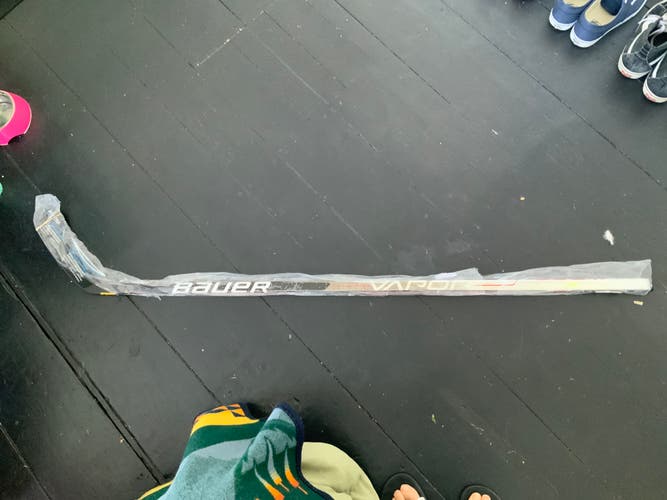New Right Handed Bauer Vapor Hyperlite Hockey Stick P92M 65 flex