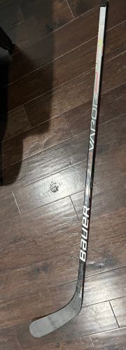 Intermediate Right Handed P92 Vapor Hyperlite Hockey Stick