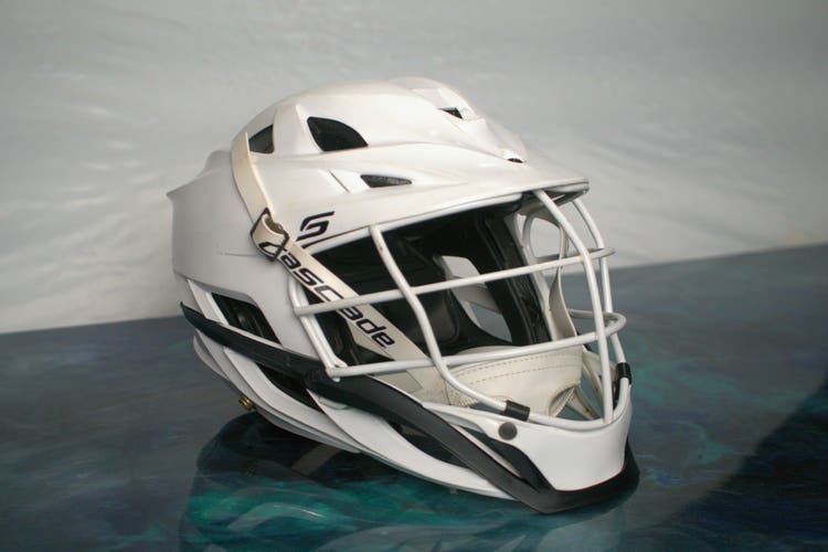 Cascade S Youth Lacrosse Helmet Used