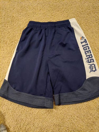Boys large Majestic Detroit Tigers Shorts