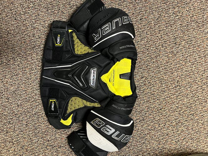 Senior Small Bauer Supreme S190 Shoulder Pads