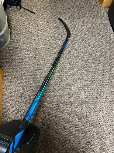 (2 Pack) Intermediate Right Handed P29 Nexus Geo Hockey Stick