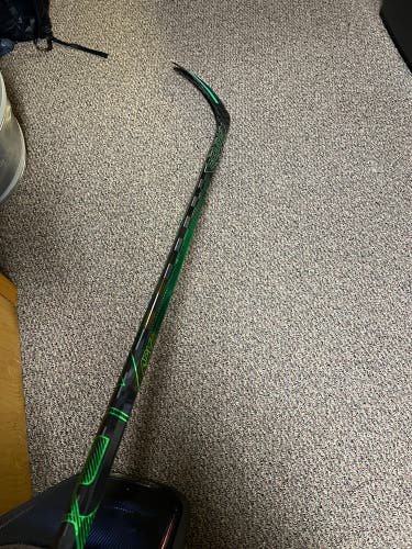 LIKE NEW Intermediate Right Handed P92 Nexus ADV Hockey Stick