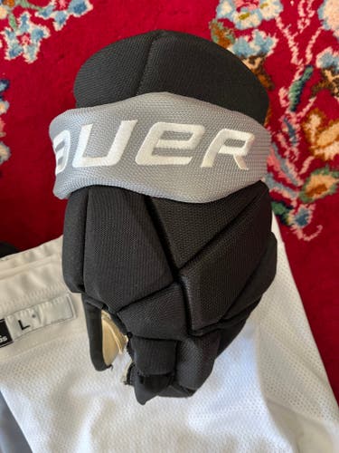 Bauer TEAM Gloves 13" Pro Stock Black/Grey + Free Socks