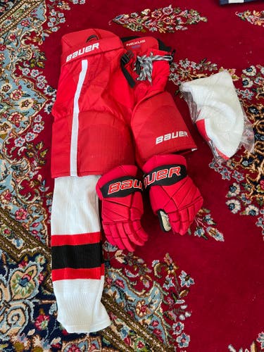 Senior Small Red Bauer Nexus 800 Pants and Pro Stock Bauer Pro Team gloves (Red/Black)
