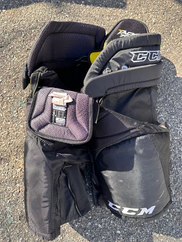 Senior Used Large CCM Tacks 7092