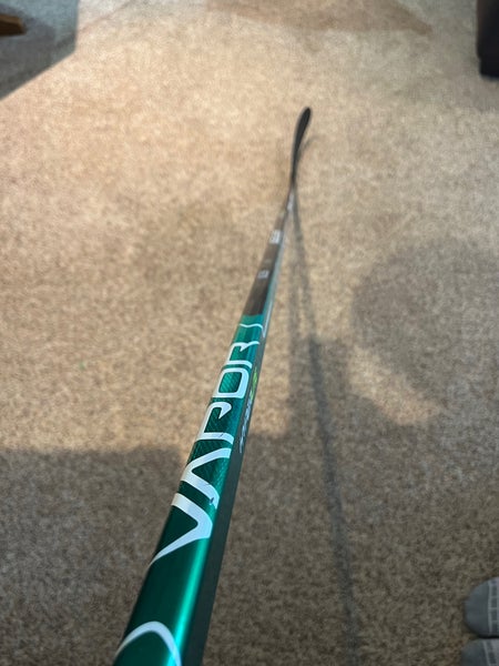 Senior Left Hand P28 Pro Stock Vapor Hyperlite Hockey Stick