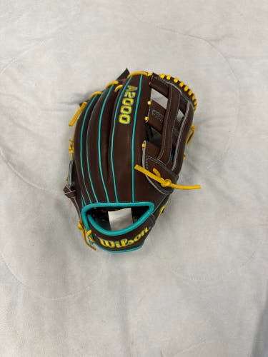 New Right Hand Throw 12" A2000 Wilson February 2022 GOTM Baseball glove