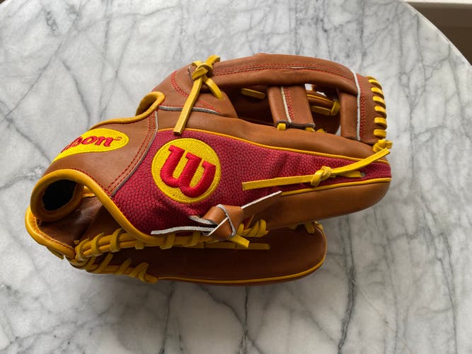 Barely Used Right Hand Throw Wilson Infield Baseball Glove 11.75"