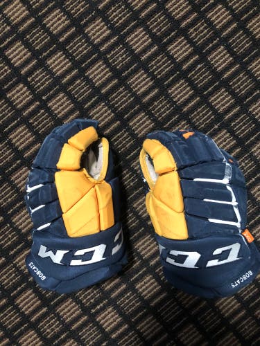 Team Issued Quinnipiac Bobcats Gloves
