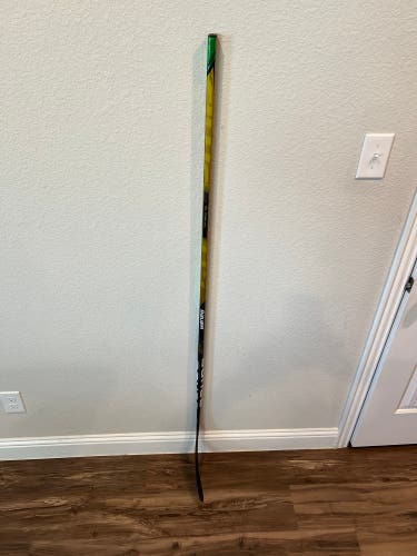 Senior Right Handed P92  Supreme UltraSonic Hockey Stick