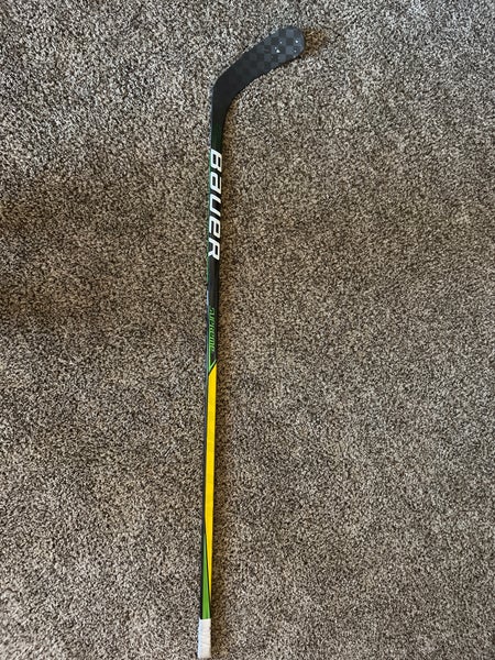 Intermediate Right Handed P29 Supreme UltraSonic Hockey Stick