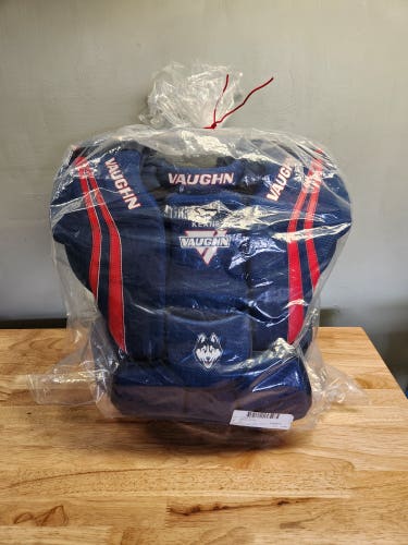 Large UConn Vaughn SLR Pro Carbon