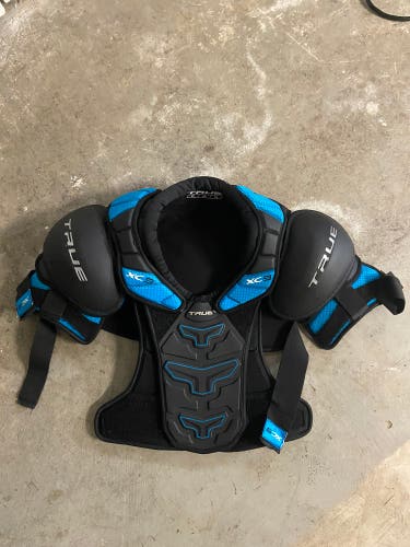 True XC9 shoulder pads