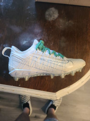 White Youth Used Unisex Size 7.0 (Women's 8.0) Molded Cleats Nike Low Top Alpha Huarache 7 Pro