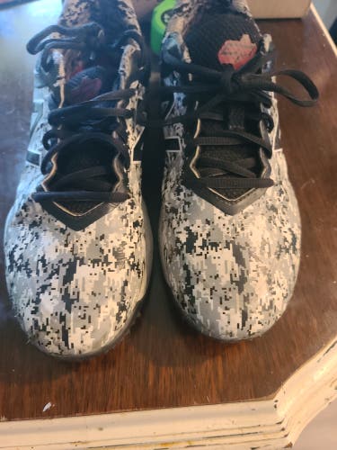 Gray Used Youth Kid's Size 7.0 (Women's 8.0) Turf Cleats New Balance Low Top