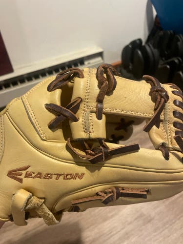 Easton Youth X-Series RHT Baseball glove 11.5