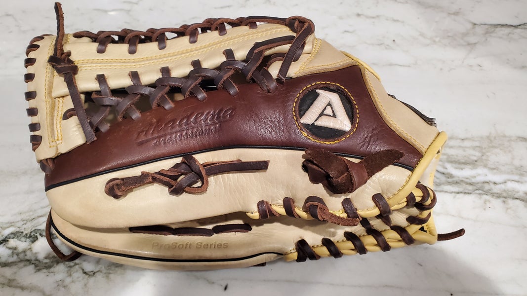 Used (Like new) Left Hand Throw Akadema Outfield Baseball Glove 12.75" APX221