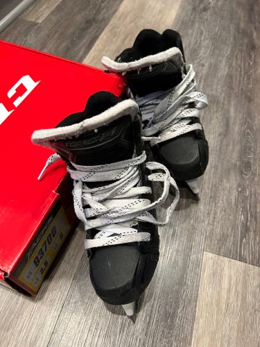 CCM Tacks goalie skates size 3.5 D intermediate-junior