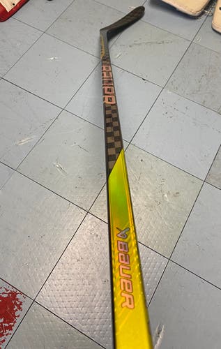 New Pro Stock Bauer Nexus 2N Pro Dressed As Gold Sync P28M 95 Flex RH