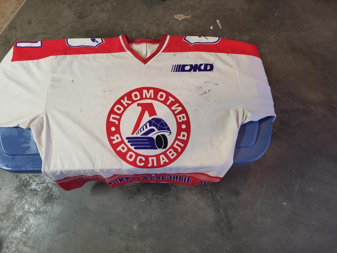 Goalie cut jersey